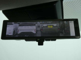 スマートルームミラー・車内の状況に関わらず、車両後方にあるカメラの映像をルームミラーに移します。