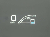 各操作スイッチは使いやすい位置に配置され、とっても見やすいメーターです。夜間時はラグジュアリーな気分にさせてくれる照明が魅力ですので、夜のドライブも楽しみになりますよ♪