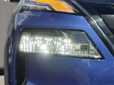 【LEDヘッドライト】とっても明るいLEDヘッドライトが装着されているので、夜の運転も明るく安全です。
