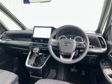運転席まわりです。 各操作スイッチは使いやすい位置に配置されてます。