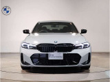 【キドニーグリル】BMWは約90年もの間、ほぼ全ての車両にひと目でBMWだと分かるこの特徴的なフロントグリルが備えられ、デザイン・アイコンとして親しまれてきました。