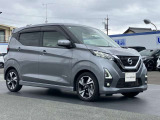 エマージェンシーブレーキ(衝突被害軽減ブレーキ)、フロントカメラが車両や歩行者を検知し警告音と共に衝突回避、軽減をアシストしてくれます。