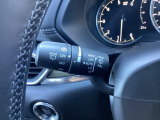 レバーをAUTOの位置にしているとき、レインセンサーが雨を感知すると、雨量に応じてワイパーが自動で作動してくれるオートワイパーを装備!設定変更で非作動にすると、間欠作動に固定されます。