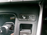 パーキングアシスト機能で、苦手な駐車もクルマがアシストしてくれるので、楽になりますね!(補助装置です)