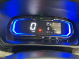 速度に加え、さまざまな車両情報を確認できるメーターです。