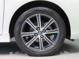 純正のアルミホイール装着車です。タイヤサイズは185/55R16です。