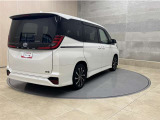 「中古車ハイブリッド保証」付き。ハイブリット機構を無償で保証します。保証期間は初度登録年月から10年目まで、または3年間の長い方。但し累計走行距離が20万km以内。