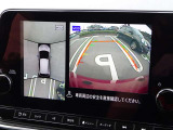 【アラウンドビューモニター&バックモニター】クルマを真上から見下ろしているかのような映像が表示され、周囲の状況がひと目で把握できるので、安心してスマートに駐車できます。駐車が苦手な方にオススメです!
