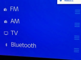 Bluetooth(ブルートゥース)接続機能付き。スマートフォンなどからお気に入りの音楽をワイヤレス再生できます。ドライブがさらに楽しくなりますね。