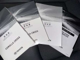 メンテナンスノート、取扱説明書ですね。 車の情報が凝縮されています。 車の整備記録が記載されている大事な物ですよ。