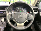 【純正革巻きステアリング】上質な革を使用することで、手にしっかり馴染みとても運転しやすいハンドルです♪
