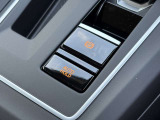 スイッチひとつで作動するエレクトロニックパーキングブレーキ。オートホールド機能で停止時のドライバー負担を軽減します。