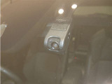 【ドラレコ前】今では車の必需品です。運転中の映像や音声を記録して残します。事故などが起きた場合の証拠になるので、もしもの時に役立ちます。