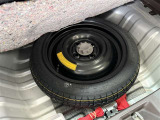 【スペアタイヤ】万が一のパンクの際も安心です