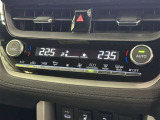 左右独立温度コントロールフルオートエアコンです。運転席、助手席それぞれで独立して温度設定ができます。冷え性の方が乗っても安心ですね♪