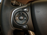 【ステアリングリモコン】ステアリングにオーディオ調節可能なスイッチが装備されていますので運転中でも視線をそらさずにオーディオの調節が可能です!