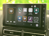 ラジオやテレビ、Bluetooth、USBなどのメニューが並び、使いたい機能を画面から選べます。アイコンと表示が見分けやすく、電話やスマートフォン連携も確認しやすい構成です。