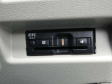 埋め込みタイプのETC。車のデザインと一体となった収納型タイプ。※再セットアップのお申込および再セットアップ料金は別途必要になります。(※支払総額にセットアップ費用は含まれておりません。)
