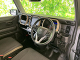 運転席まわりはメーターや画面が見渡しやすく、必要な情報を確認しやすいレイアウトです。前席に座った際の視界にも配慮された室内空間をご覧ください。