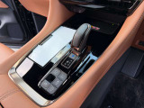 電動パーキングブレーキ ブレーキホールド機能 EV&エコモードスイッチ ワイヤレス充電(置くだけ充電)
