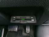 ETC車載器を装備しています。高速道路の料金所もストレスなく通行できます。すっきりとしたビルトインタイプですよ。