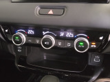 オートエアコン装着車で車内はいつも快適です!