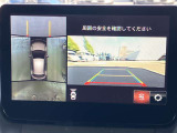 360度ビューカメラを搭載。4方の小型カメラの映像を処理し、車両真上からの映像に変換しています。