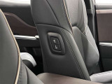 助手席シートの調整が運転席からも行えてとても便利です!
