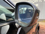 後側方から近づく車を検知すると△マークが点灯してお知らせしてくれるので、車線変更の際などの周囲確認に大変便利です(^O^)