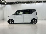 両側パワースライドドア付きだから、狭い駐車スペースなどでの 乗り降りラクラク!小さなお子さまのいるご家庭には嬉しい装備。