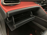 何かと便利なグローブボックス。メンテナンスノートや車検証、ちょっとしたメモと筆記用具等を入れておくとあればもしもの時にも便利ですね。☆詳しくは無料通話0078-6003-827541 相模原ICすぐ