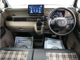 運転にかかわる様々な操作を安全に行えるように視点移動が少なく、操作性に配慮されたスイッチ類が凝縮されたコクピットです。
