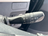 【オートライト(AUTO)】外の明るさをシステムが感知して、自動でヘッドライトが点灯します!ヘッドライトをつけ忘れを防ぐ便利機能です。