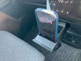 ◆スマホを立てて置いておけます!下に穴があるので充電ケーブルさして立てれます!!