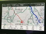 地名や道路が表示され、現在地周辺の様子を画面上で確認できます。目的地や表示範囲を選ぶ項目も並び、行き先を確認したい場面で役立つ案内機能です。
