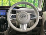 インテリアに合わせたデザインのステアリングは、運転される方のことも考え、運転しやすい形状、大きさです。是非一度、実際に触ってお確かめください。