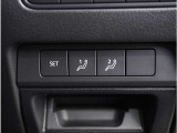 【メモリーシート】ドライバーごとに設定したシート位置を記憶して、ボタン一つで切り替えできる便利な機能。運転する方に合わせたシート位置となるので複数名が乗られるご家庭にオススメです。