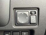 【電動格納ミラー】サイドミラーは電動格納式となっており、狭い駐車場でもキズがつくリスクを抑えられます。