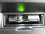 ETC車載器付きです。高速道路の料金所渋滞も解消!落ち着いてスムーズに通過できます。今や必需品の一つとなった装備ですね。