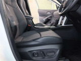 パワーシート搭載。微妙な調整が手軽にでき、ピッタリなポジションで運転することが可能です。