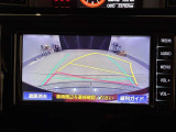 バックガイドモニター(リバース連動)で、後方を確認しながら安心して駐車することができます。運転初心者も熟練者も必須の機能ですよ!
