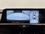バックガイドモニター(リバース連動・アラウンドビュー付)で、後方を確認しながら安心して駐車することができます。運転初心者も熟練者も必須の機能ですよ!