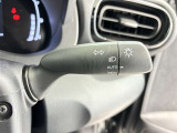 【オートライト】車外の明るさに応じて自動的にライトの点灯・消灯をしてくれます