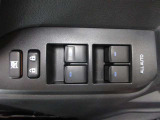 もちろん全席パワーウインドー付。運転席から操作できて便利です。