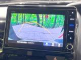 【バックカメラ】駐車時に後方がリアルタイム映像で確認できます。大型商業施設や立体駐車場での駐車時や、夜間のバック時に大活躍!運転スキルに関わらず、今や必須となった装備のひとつです!