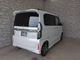 オプションになりますが、ボディーコーティングもご用意しております。新車の輝きに近づき、洗車などのお手入れも楽になりますよ。