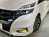 【LEDヘッドライト】悪天候や夜間走行時も良好な視界を確保し安心して運転できる高輝度LEDヘッドライトを装備!点灯速度が早く、消費電力も抑えられています。