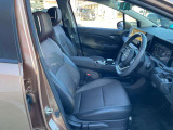 適度なホールド感と快適な座り心地の運転席シートまわり!