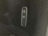 エアサスペンション搭載車ですので、リアの車高を落とすことで荷物の積み込みが楽になります