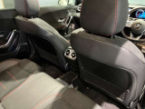 全ての席が主役席なのは、メルセデスならではの特徴です。快適なドライビングが、リラックスした車内空間を作りだします。